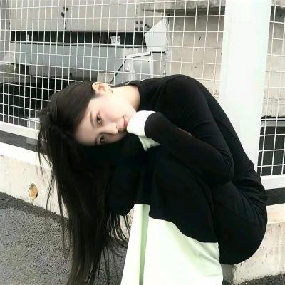 埃舍尔街的红色邮筒